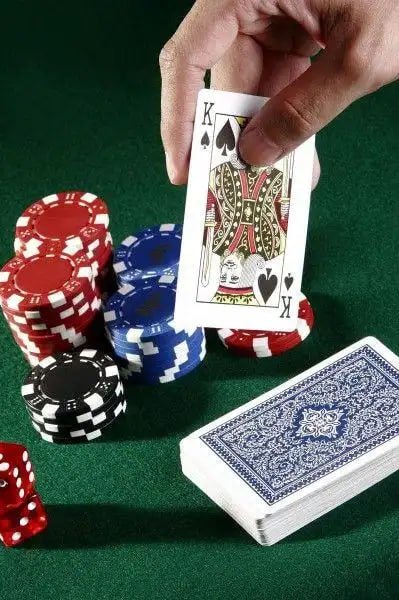 Kartu promosi ungu untuk pengguna Indonesia